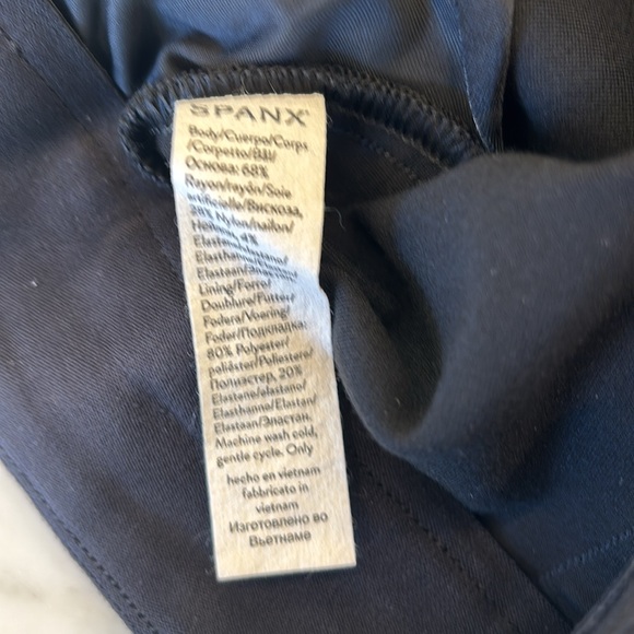 Women's Spanx Ponte Perfect Aline Pull On Shorts in Black, Size XS - Picture 5 of 8